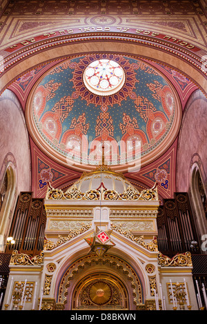 Die große Synagoge (Dohany Straße) Interieur in Budapest, Ungarn. Stockfoto