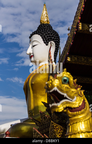 große Buddha-Statue im Goldenen Dreieck Stockfoto