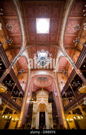 Die große Synagoge (Dohany Straße) Interieur in Budapest, Ungarn. Stockfoto