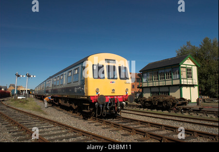 Klasse 101 Diesel Mulitple Ganzzug bei Mid Norfolk Railway Trust. Gebaut von Metropolitan Cammell in Birmingham von 1956 bis 59 Stockfoto