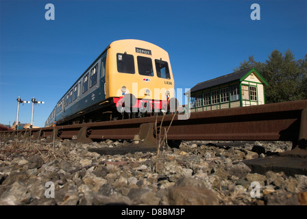 Klasse 101 Diesel Mulitple Ganzzug bei Mid Norfolk Railway Trust. Gebaut von Metropolitan Cammell in Birmingham von 1956 bis 59 Stockfoto