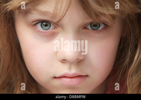 Closeup Portrait der kleine blonde kaukasische Mädchen Stockfoto