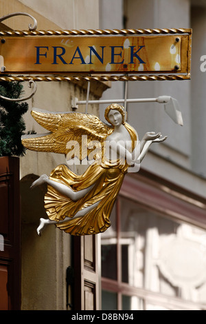 FRANEK Antik Restaurierung Engel Ladenschild, Wien Stockfoto