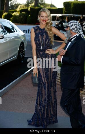 Antibes, Ca, Frankreich. 23. Mai 2013. PETRA NEMCOVA.amfAR 20. Kino gegen AIDS Gala.66th Cannes Film Festival.Antibes, France.May 23, 2013. (Bild Kredit: Kredit: Roger Harvey/Globe Photos/ZUMAPRESS.com/Alamy Live-Nachrichten) Stockfoto