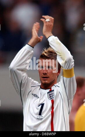 (DATEI) David Beckham, 38, ist am Ende der laufenden Fußballsaison nach einer glanzvollen Karriere pensioniert. Beckham 115 Länderspiele für England und 394 für Manchester United und spielte auch bei Real Madrid, Los Angeles Galaxy, AC Milan und Paris Saint-Germain.  David Beckham(England) 2002 FIFA WORLD CUP Dänemark 0-3 England Niigata 2002/06/15 (C) Maurizio Borsari/AFLO FOTO AGENCV(855) Foto: Maurizio Borsari/ƒAƒtƒ ƒXƒ | [ƒc Stockfoto