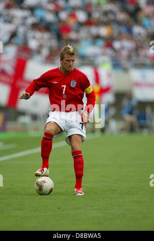 (DATEI) David Beckham, 38, ist am Ende der laufenden Fußballsaison nach einer glanzvollen Karriere pensioniert. Beckham 115 Länderspiele für England und 394 für Manchester United und spielte auch bei Real Madrid, Los Angeles Galaxy, AC Milan und Paris Saint-Germain.  2002 FIFA WORLD CUP Nigeria 0-0 England, Osaka 2002/06/12 (C) Koji Aoki /AFLO SPORT (008) Stockfoto