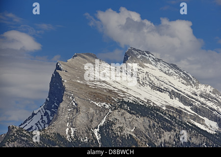Rand der Gipfel des Mount Rundle im Banff Nationalpark in den kanadischen Rockies Stockfoto