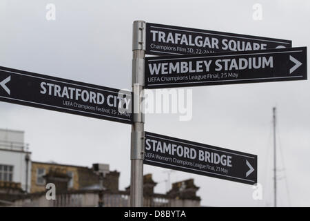 London, UK. 24. Mai 2013. Ein Fan-Park auf dem Trafalgar Square wurde eingerichtet, gerecht zu werden für die Tausenden von ticketless deutschen Fans von Borussia Dortmund und Bayern München erwartet für 2013-Champions-League-Finale im Wembley-Stadion zu kommen. Bildnachweis: Amer Ghazzal / Alamy Live News Stockfoto