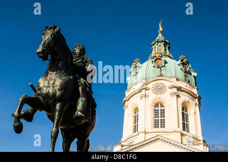 Reiterstandbild Friedrich Wilhelm i., Kurfürst von Brandenburg, am Schloss Charlottenburg (Schloss Charlottenburg). Stockfoto