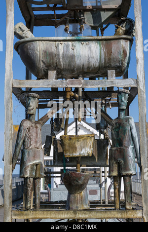 Die Kupfer 1998 Wasseruhr von Tim Hunkin und Will Jackson auf Southwold Pier, Suffolk, UK. Stockfoto