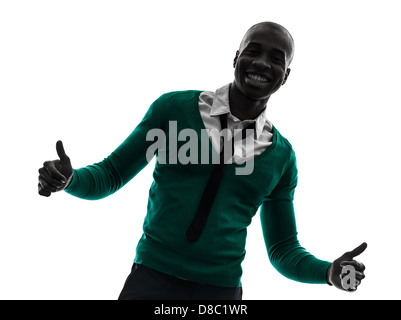 ein afrikanischer schwarzer Mann lächelnd Daumen oben in Silhouette Studio auf weißem Hintergrund Stockfoto