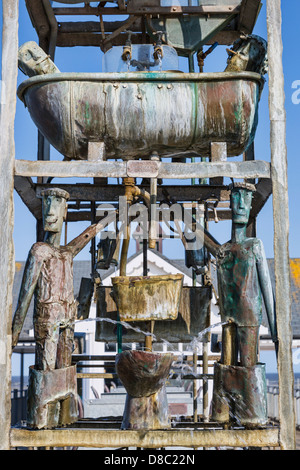 Die Kupfer 1998 Wasseruhr von Tim Hunkin und Will Jackson auf Southwold Pier, Suffolk, UK. Stockfoto