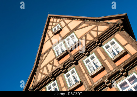 Halbe Fachwerkhaus im historischen Zentrum von Quedlinburg. Stockfoto