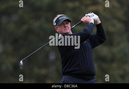 Wentworth, UK. 24. Mai 2013. Monty, fährt Colin Montgomerie (SCO) während der zweiten Runde der BMW PGA Championship 2013 von Wentworth Golf Club. Bildnachweis: Aktion Plus Sportbilder / Alamy Live News Stockfoto