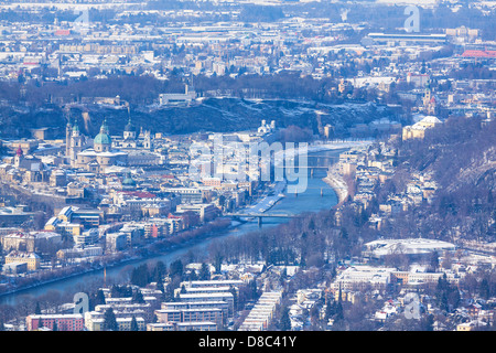 Blick vom Gaisberg auf die Stadt Salzburg, Österreich Stockfoto