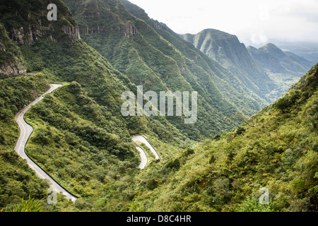 Straße SC 438 am Rio Rastro Berge (Serra Do Rio do Rastro). Stockfoto