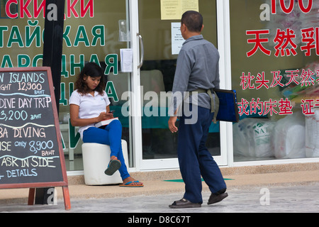 Typische Straßenleben in Patong auf Phuket, Thailand Stockfoto