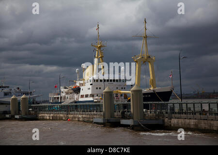 Liverpool, Vereinigtes Königreich 24. Mai 2013. PATRICIA zart IMO:8003632, MMSI:232647000 an den 70. Jahrestag der Schlacht von den Atlantik (BOA 70) gedenken und Veranstaltungen rund um Liverpool. Die Schlacht des Atlantiks war die längste kontinuierliche militärische Kampagne im 2. Weltkrieg auf dem Höhepunkt von Mitte 1940 bis zum Ende des Jahres 1943. Bildnachweis: Mar Photographics / Alamy Live News Stockfoto