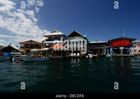 Motor Boote vertäut im Hafen des Hotels Sea Side. Doppelpunkt-Insel Stockfoto