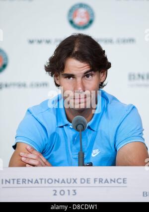 24/05 2013 Paris Frankreich. Rafael Nadal aus Spanien besucht eine Pressekonferenz vor der 2013 Französisch Open Tennisturnier in Roland-Garros-Stadion in Paris Frankreich Stockfoto