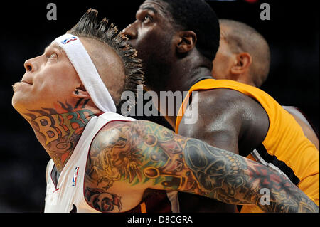 Miami, Florida, USA. 24. Mai 2013. FL-ml-Wärme-Pacers24o--Miami Heat nach vorne Chris Andersen Boxen Indiana Pacers Center Roy Hibbert im zweiten Quartal von Spiel 2 der Eastern Conference Finals, Freitag, 24. Mai 2013, bei AmericanAirlines Arena.  Michael Laughlin, South Florida Sun-Sentinel (Bild Kredit: Kredit: Sun-Sentinel/ZUMAPRESS.com/Alamy Live-Nachrichten) Stockfoto