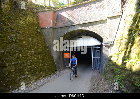 Combe Down Tunnel in der Nähe von Bath, Großbritannien, eröffnet für Radfahrer in 2013. Einmal ist es jetzt für Züge, Großbritanniens längsten Radwege Tunnel. Stockfoto