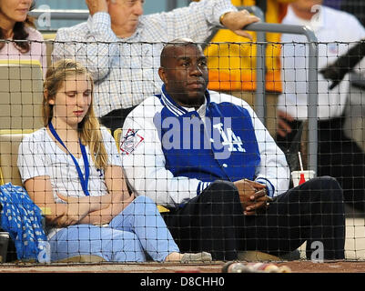 24. Mai 2013 Los Angeles, Kalifornien. Los Angeles Dodgers Co Besitzer Earvin Magic Johnson in der Major League Baseball Spiel zwischen den Los Angeles Dodgers und den St. Louis Cardinals im Dodger Stadium... Louis Lopez/CSM/Alamy Live-Nachrichten Stockfoto