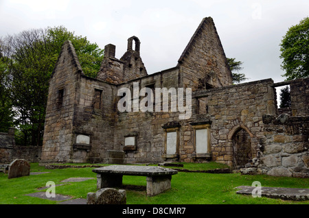 Die Ruinen der St. Bridget Kirk in der Nähe von Dalgety Bay in Fife, Schottland. Stockfoto