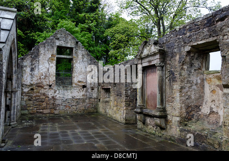 Die Ruinen der St. Bridget Kirk in der Nähe von Dalgety Bay in Fife, Schottland. Stockfoto