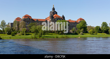 Dresden - Blick über die Elbe gegenüber dem sächsischen Parlament - Sachsen, Deutschland, Europa Stockfoto