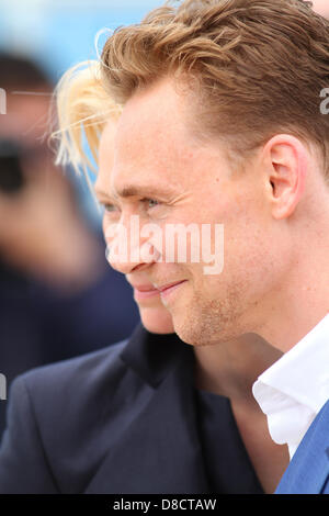 TILDA SWINTON & TOM HIDDLESTON NUR LIEBHABER AM LEBEN GELASSEN. PHOTOCALL. CANNES FILM FESTIVAL 2013 PALAIS DES FESTIVAL CANNES FRANKREICH Stockfoto