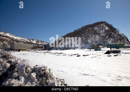 Gefrorene Innenstadt von Petropawlowsk - Kamtschatski, Sibirien, Russland. Stockfoto