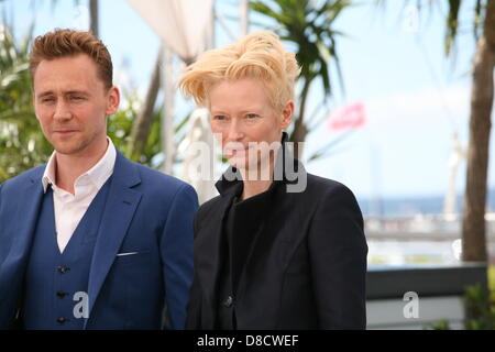 Schauspielerin Tilda Swinton und Schauspieler Tom Hiddleston bei nur Lovers links lebendig Photocall Cannes Filmfestival am Samstag, 26. Mai Mai 2013 Stockfoto