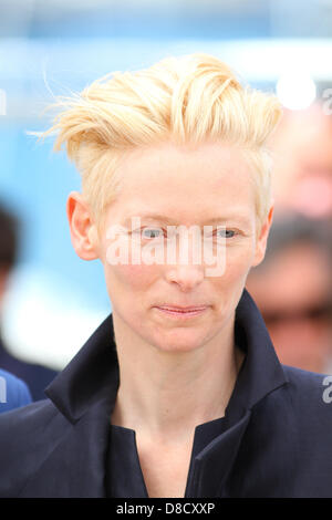 TILDA SWINTON NUR LIEBHABER AM LEBEN GELASSEN. PHOTOCALL. CANNES FILM FESTIVAL 2013 PALAIS DES FESTIVAL CANNES Frankreich 25 Mai 2013 Stockfoto