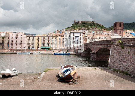 Blick über Bosa und Fluss Temo, Sardinien, Italien. Stockfoto