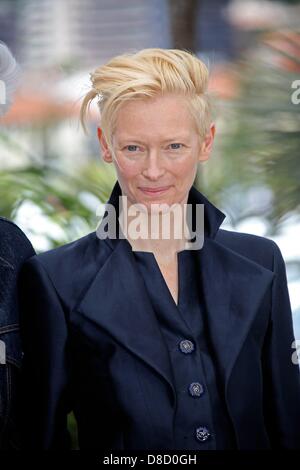 Cannes, Frankreich. 25. Mai 2013. Britische Schauspielerin Tilda Swinton besucht das Foto-Shooting von "Nur Liebhaber links lebendig" während der der 66. Internationalen Filmfestspiele von Cannes im Palais des Festivals in Cannes, Frankreich, am 25. Mai 2013. Foto: Hubert Boesl/DPA/Alamy Live-Nachrichten Stockfoto