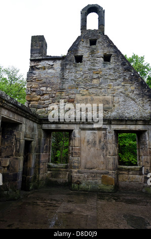 Die Ruinen der St. Bridget Kirk in der Nähe von Dalgety Bay in Fife, Schottland. Stockfoto