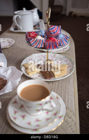 Traditioneller englischer britischer hausgemachter Nachmittagstee zu Hause Stockfoto