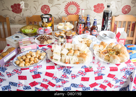 Traditioneller englischer britischer hausgemachter Nachmittagstee zu Hause Stockfoto