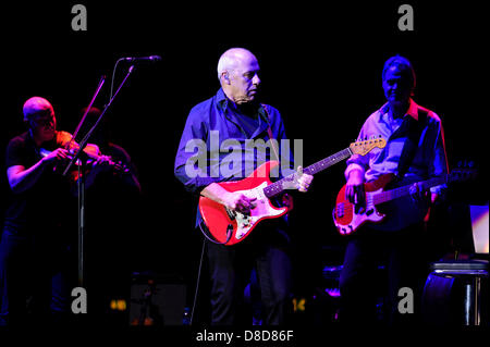 Brighton, UK. 25. Mai 2013. Mark Knopfler spielt Brighton Centre am 25.05.2013. Personen im Bild: Mark Knopfler. Bild von Julie Edwards/Alamy Live-Nachrichten Stockfoto