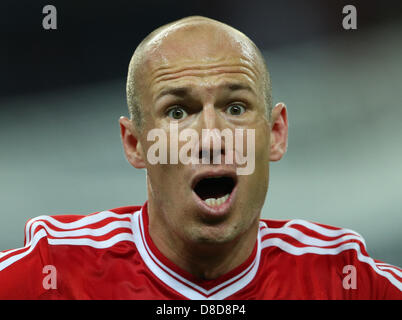 ? Münchens Arjen Robben feiert nach der 1: 2 Tor gegen Dortmunds Torhüter Roman Weidenfeller während der Fußball-UEFA Champions League-Finale zwischen Borussia Dortmund und Bayern München im Wembleystadion in London, England, 25. Mai 2013. PhotoFriso Gentsch/Dpa +++(c) Dpa - Bildfunk +++ Stockfoto