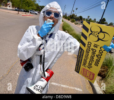 Tuscon, Arizona, USA. 25. Mai 2013. Etwa 1.000 Demonstranten nahmen an einer Demonstration organisiert von Monsanto kostenlose Tucson gegen GVO oder genetisch veränderte Organismen am 25. Mai 2013, in Reid Park, Tucson, Arizona, USA. Bildnachweis: Norma Jean Gargasz/Alamy live News Stockfoto