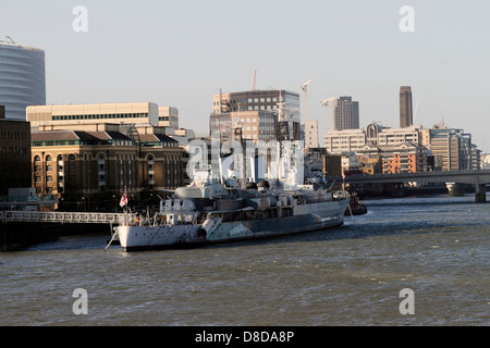 HMS Belfast vor Anker in der Nähe von Tower Bridge SE1, startete im März 1938 HMS Belfast ist der letzte britische Royal Navy letzten Überlebenden cru Stockfoto