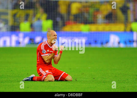 London, UK. 25. Mai 2013. Fußball: European Champions League Final, Borussia Dortmund vs. FC Byern München im Wembley-Stadion am 25.05.2013---Arjen Robben feiert Credit: Kolvenbach/Alamy Live-Nachrichten Stockfoto