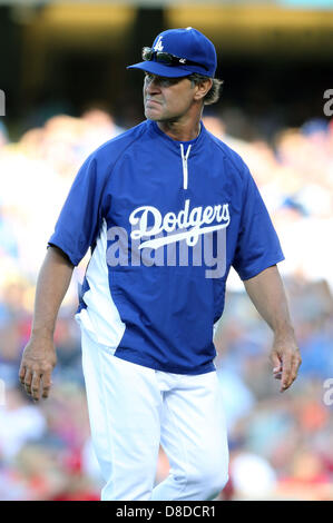 Los Angeles, Kalifornien, USA. 25. Mai 2013.  Los Angeles Dodgers Manager Don Mattingly (8) während des Spiels zwischen den St. Louis Cardinals und die Los Angeles Dodgers im Dodger Stadium am 25. Mai 2013 in Los Angeles, Kalifornien. Rob Carmell/CSM/Alamy Live-Nachrichten Stockfoto