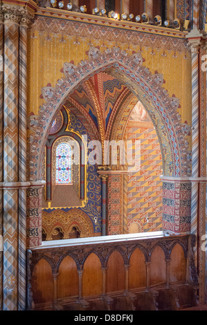 Ungarn Budapest Holy Trinity Square Barock Matyas Templom Matthias Kirche erbaut 1255 von Franziskaner Innenraum verzierten Decke Wand Kapelle detail Stockfoto