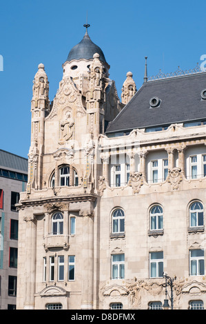 Budapest Ungarn Szechenyi Istvan ter Platz Gresham Palace detail jetzt Luxus Four Seasons Hotel verzierte Fries Friesen Stockfoto