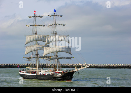 Zweimaster Segeln Schiff Mercedes während der maritime Festival Oostende Voor Anker / Ostende an Anker 2013, Belgien Stockfoto