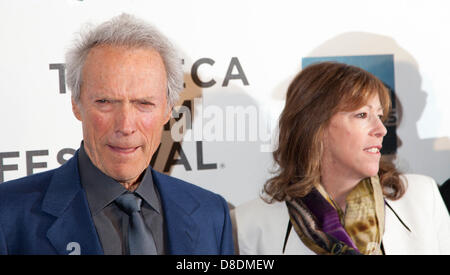 New York, USA - 27. April 2013: Clint Eastwood und Jane Rosenthal 2013 Tribeca Film Festival am 27. April 2013 in New York teilnehmen Stockfoto