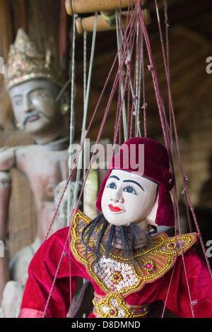 Burmesische Marionetten in eine Marionette Maker speichern, Mandalay Myanmar 2 Stockfoto